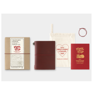 TRAVELER's Notebook Set Love and Trip (Passport)